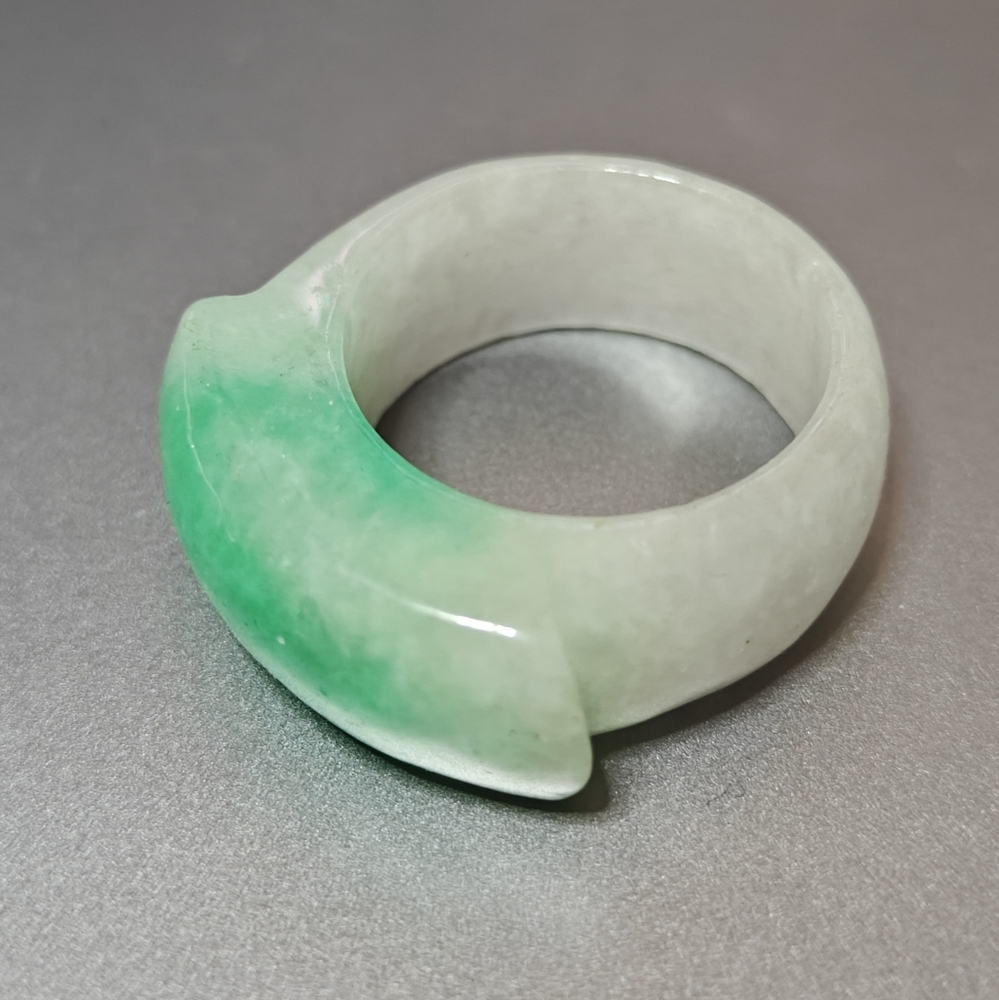 Unisex Genuine Jadeite Moss On Snow Jade Saddle Ring